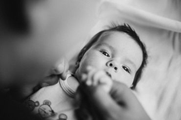 Les bienfaits des bruits blancs pour le sommeil des bébés et comment les intégrer dans votre routine quotidienne