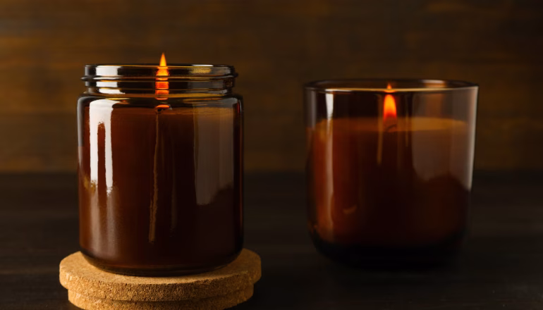 bougies avec les pots en verre