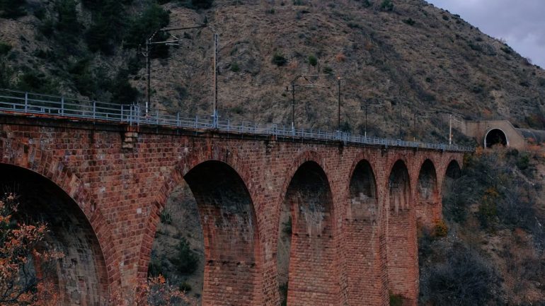 Voyager en train en France : 5 itinéraires insolites à explorer